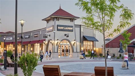 Versace Outlet store in Woodbury Common Premium Outlets .